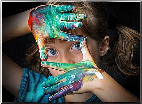 Child with hands with paint symbolizing the brain of gifted children